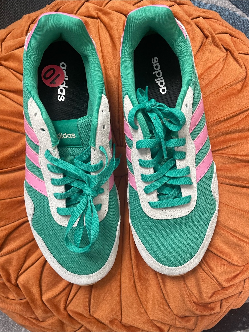 adidas green  & Pink Classic Low-Top Sneakers size 10 NEW